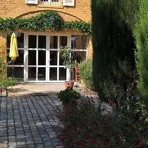 Le Clos Des Pierres Dorees Bed & Breakfast