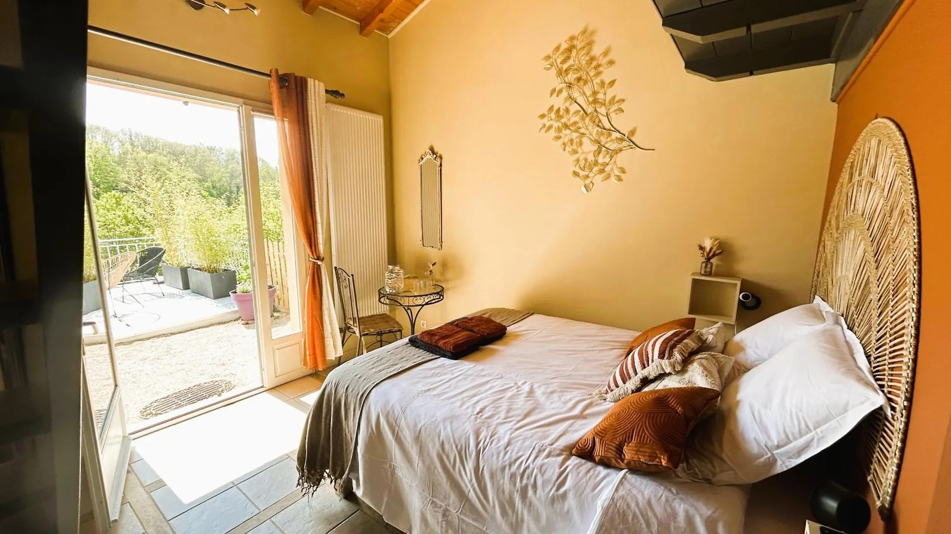 Maison D'Hotes Du Vert Vallon Theize Bed & Breakfast
